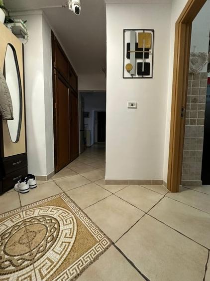 Apartament cu 3 camere decomandat, mobilat în Radu Negru