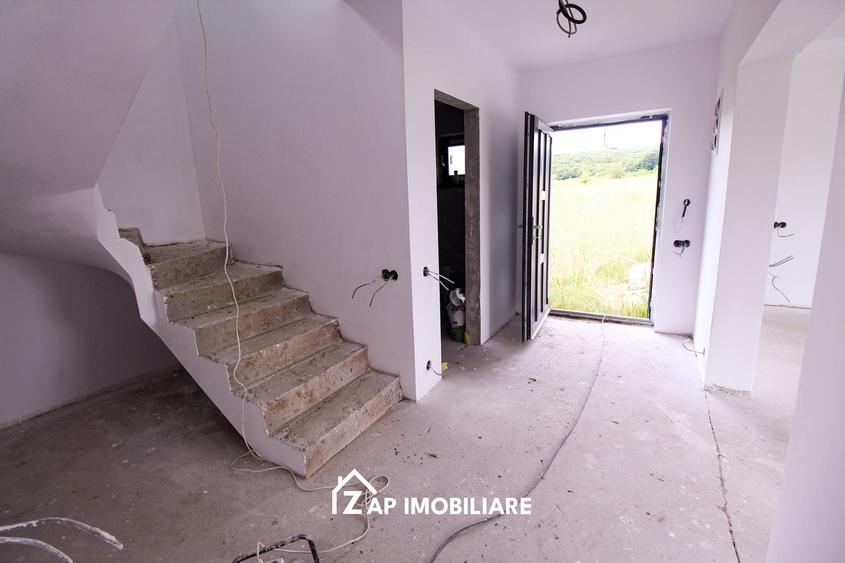 Casă individuală cu 5 camere cu Canalizare în Corunca