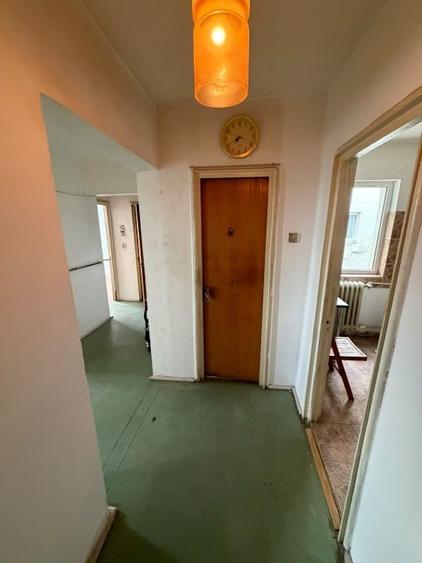 Apartament cu 3 camere decomandat în Berceni