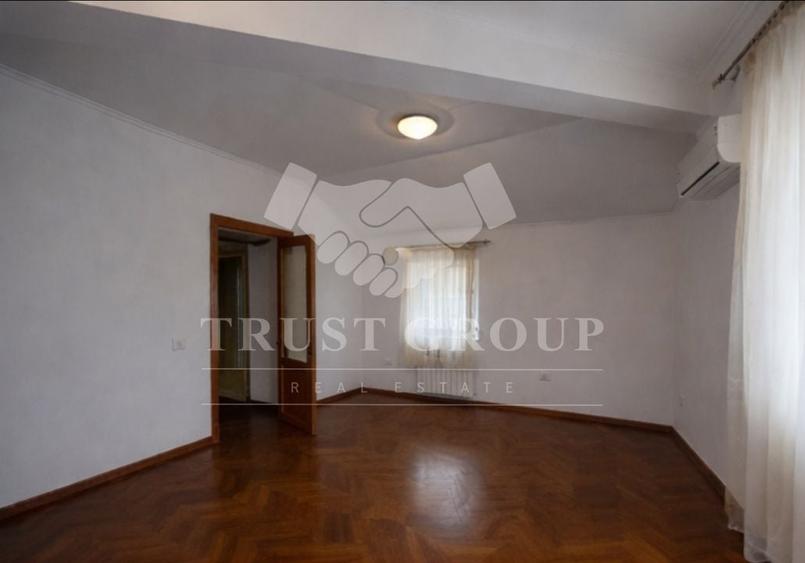Casă individuală cu 5 camere cu Canalizare în Herăstrău