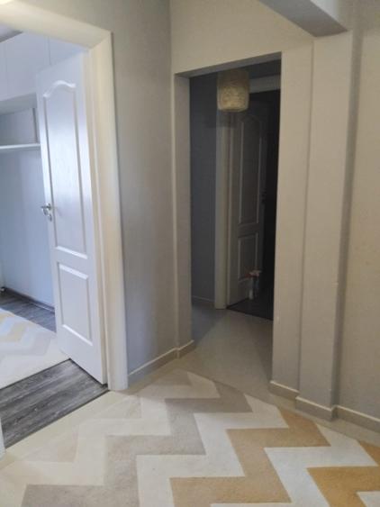 Apartament cu 3 camere decomandat, mobilat în Casa de Cultură