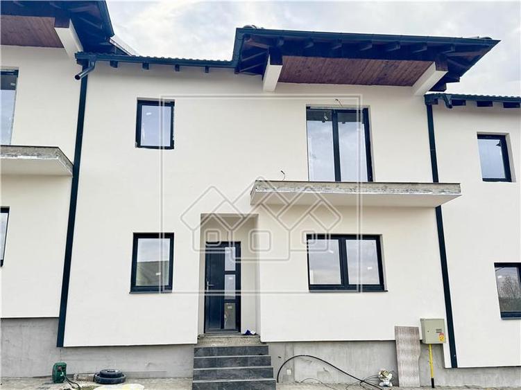 Casă cu 4 camere cu Canalizare în Cisnădie