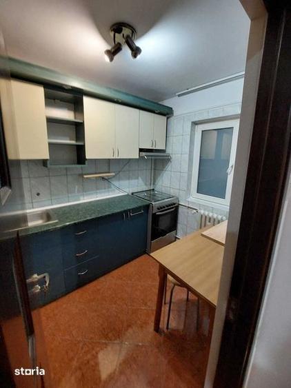Apartament cu 3 camere decomandat, mobilat în Berceni