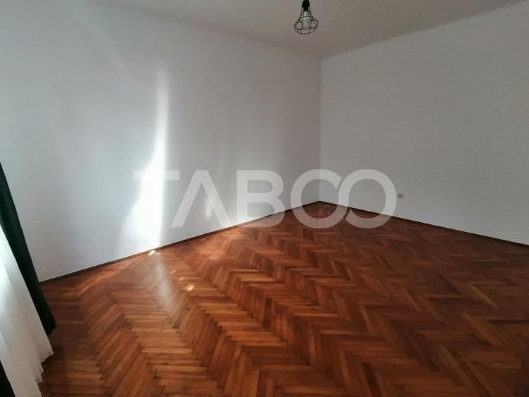 Duplex cu 3 camere semidecomandat cu Canalizare în Calea Poplăcii