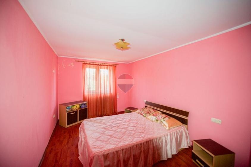 Casă individuală cu 5 camere cu Teren 490 Mp în Central
