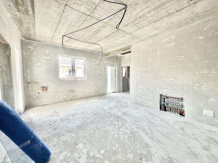 Duplex cu 3 camere cu Canalizare în Albina