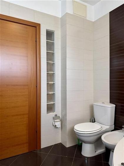 Apartament cu 4 camere semidecomandat, mobilat în Șoseaua Nordului