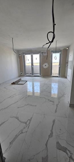 Apartament cu 2 camere decomandat în Girocului