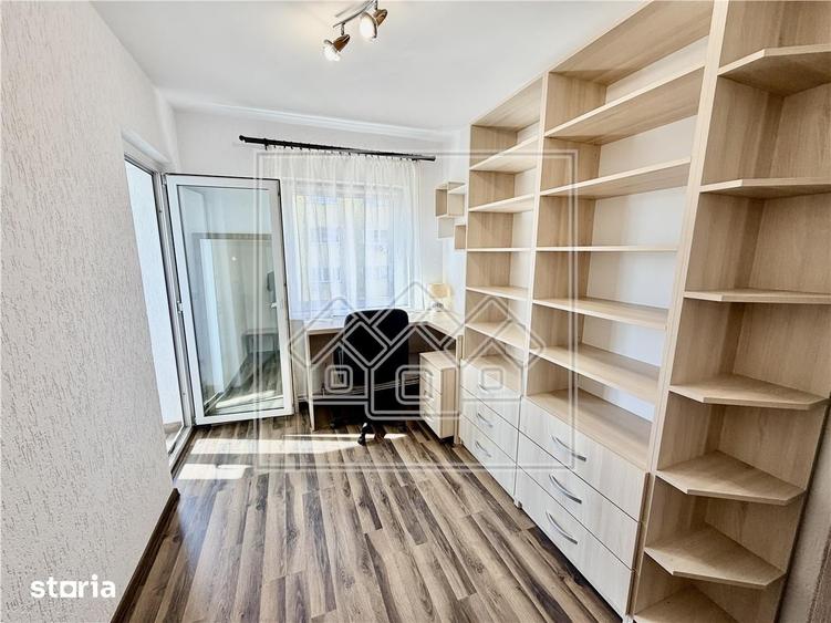 Apartament cu 4 camere în Vasile Aaron