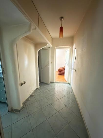 Apartament cu 2 camere semidecomandat, mobilat în Republicii