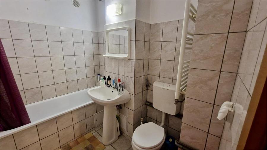 Apartament cu 3 camere decomandat în Soarelui