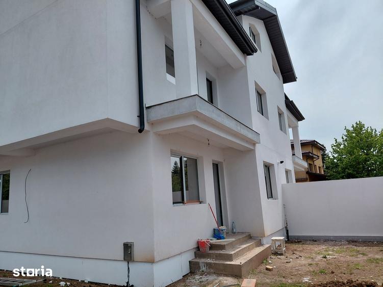 Casă cu 7 camere cu Teren 200 Mp în Central