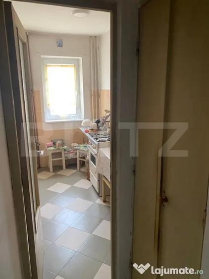 Apartament cu 3 camere semidecomandat în Central