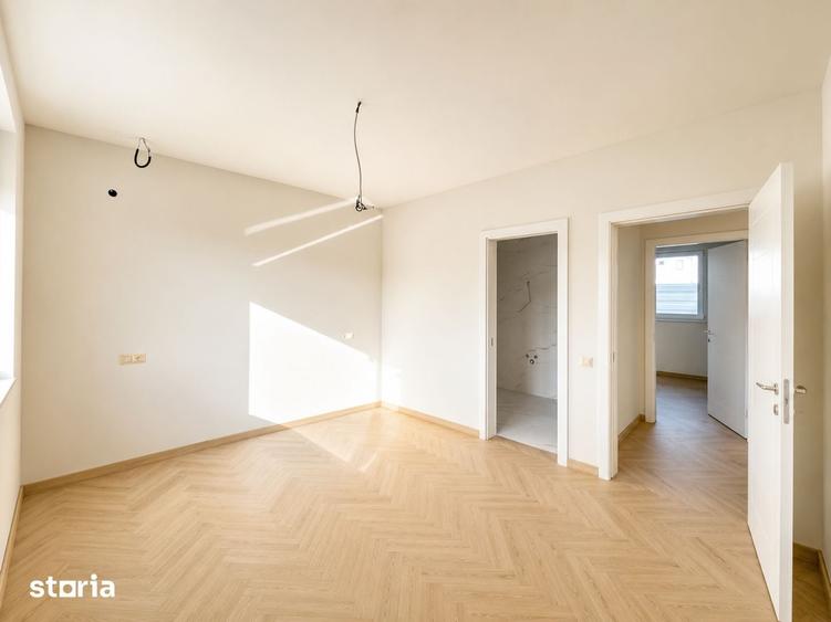 Casă cu 4 camere cu Teren 378 Mp în Păulești