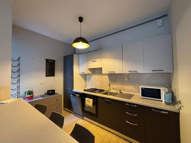 Apartament cu 2 camere semidecomandat în Aradului