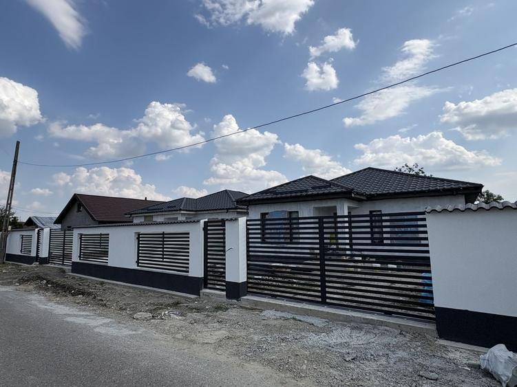 Casă cu 4 camere cu Teren 444 Mp în Golești