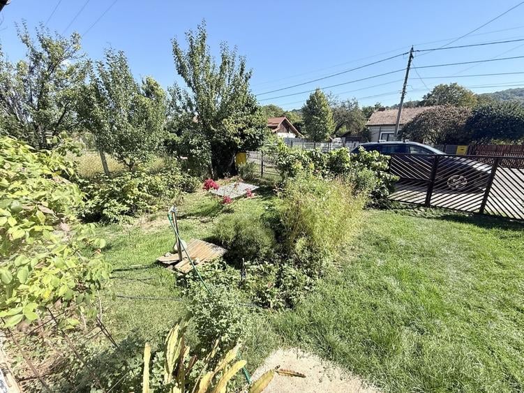 Casă cu 3 camere cu Canalizare în Brebu Megieșesc