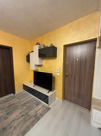 Apartament cu 3 camere decomandat în Florești