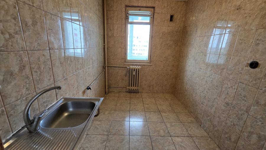 Apartament cu 3 camere decomandat în Berceni
