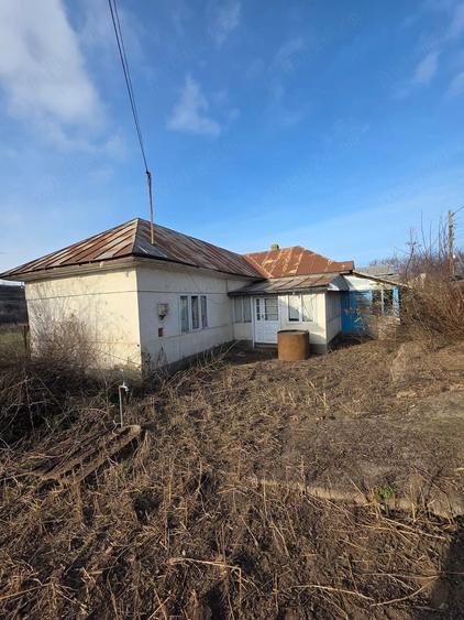 Teren de 2128 mp, în Jijila