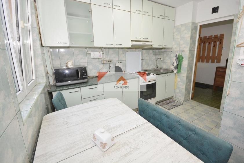 Apartament cu 4 camere decomandat în Drumul Taberei