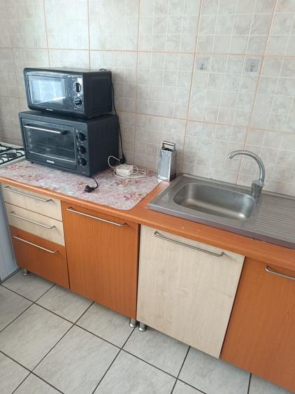 Apartament cu 2 camere semidecomandat în Berceni
