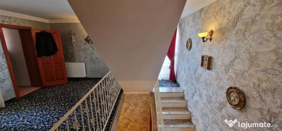 Casă cu 6 camere cu Teren 698 Mp în Sânmartin