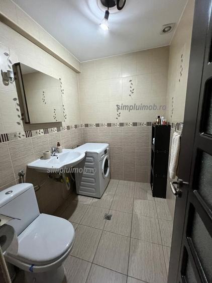 Apartament cu 3 camere semidecomandat, mobilat în Colentina