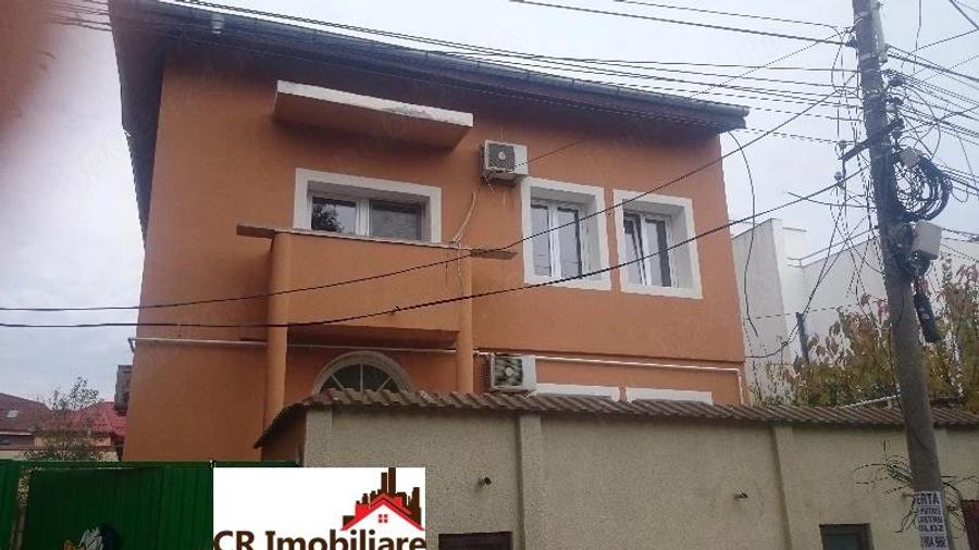 Casă cu 9 camere cu Teren 350 Mp în Domenii