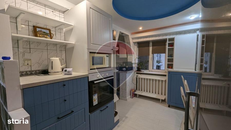 Apartament cu 3 camere decomandat, mobilat în P-ța Alba Iulia