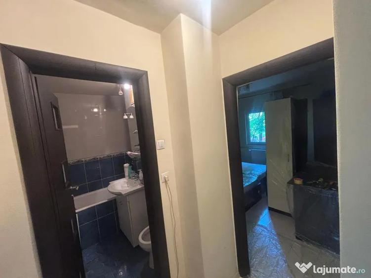 Apartament cu 3 camere semidecomandat în Drumul Taberei