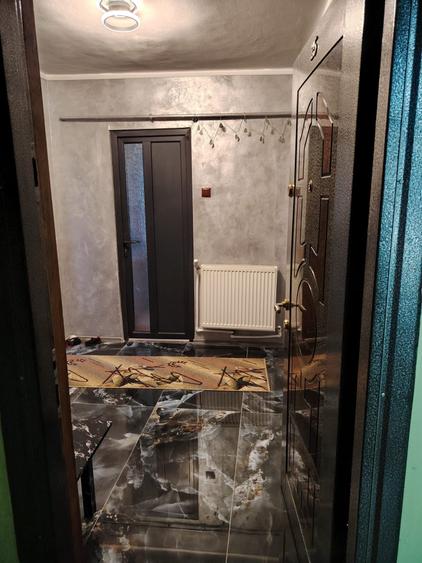 Apartament cu 3 camere semidecomandat în Independenței