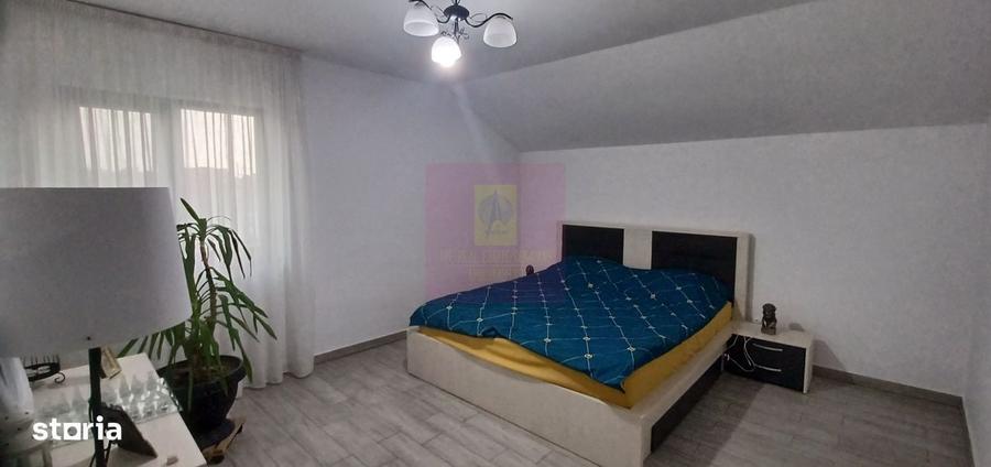 Casă cu 4 camere în Săbăreni