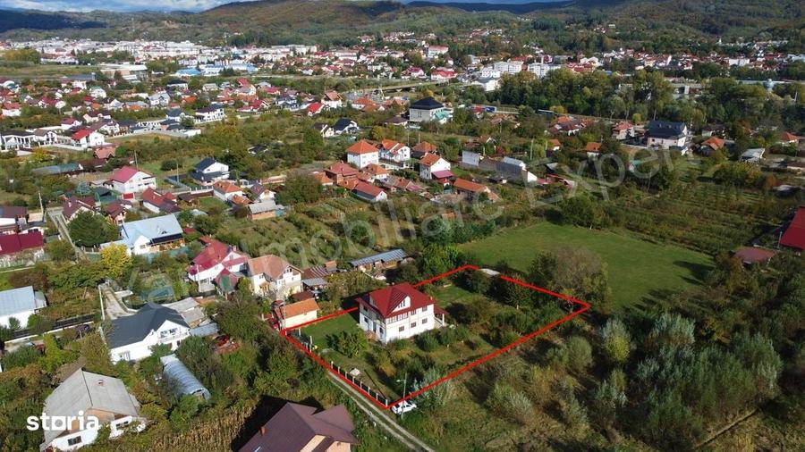 Casă cu 4 camere cu Teren 1917 Mp în Central