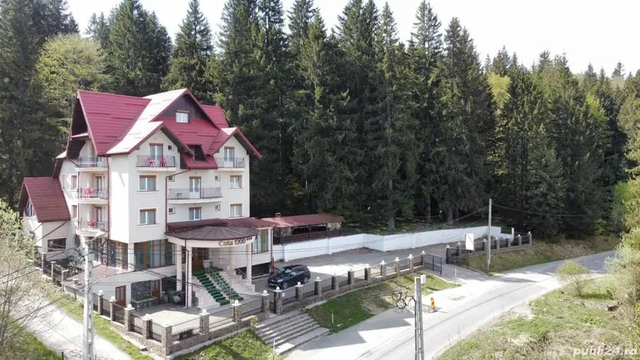 Spațiu comercial, de 1,000 mp, în Predeal