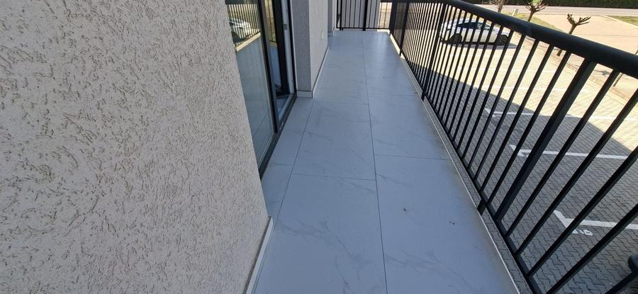 Apartament cu 3 camere semidecomandat în Dumbrăvița