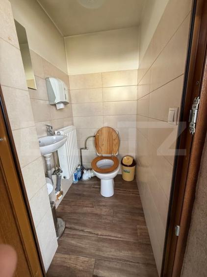 Casă individuală cu 8 camere cu Canalizare în 1 Mai