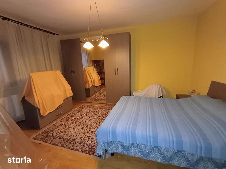 Casă cu 5 camere cu Teren 1100 Mp în Central