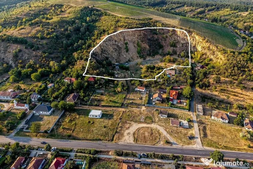 Casă cu 5 camere cu Teren 12000 Mp în Barațca