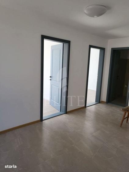 Apartament cu 3 camere semidecomandat în Semicentral