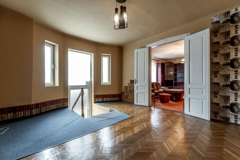 Casă individuală cu 5 camere cu Canalizare în Pârneava