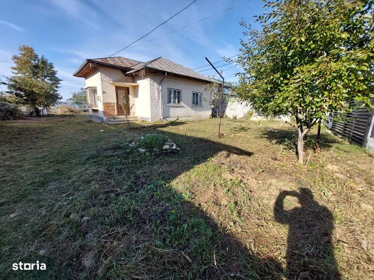 Casă cu 4 camere în Urleta