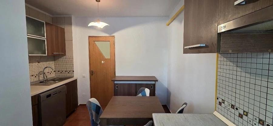 Apartament cu 3 camere semidecomandat în Muncii