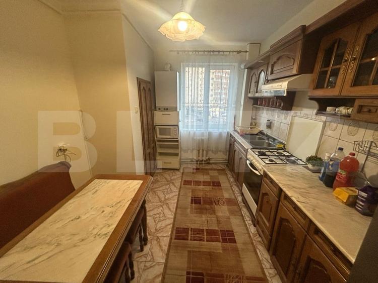 Apartament cu 3 camere decomandat, mobilat în Cetate