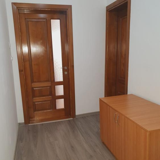 Garsonieră decomandată în Girocului