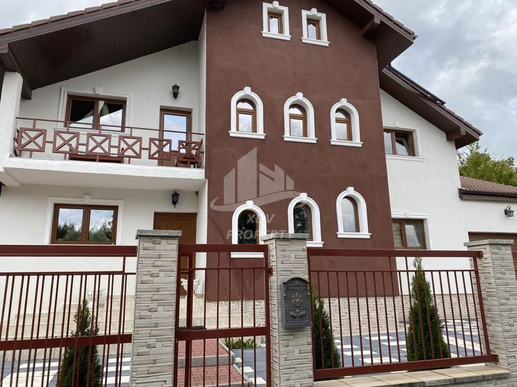 Casă individuală cu 7 camere cu Canalizare în Șelimbăr