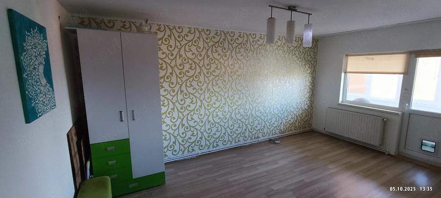 Apartament cu 3 camere decomandat, mobilat în Florilor