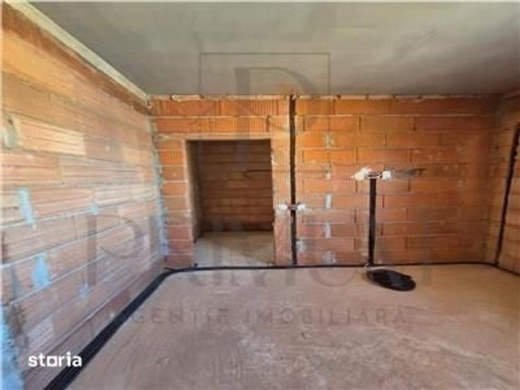 Casă cu 4 camere cu Teren 300 Mp în Central