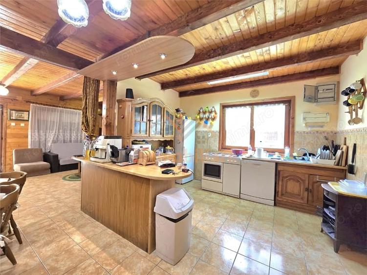 Casă cu 6 camere cu Teren 1761 Mp în Izlaz