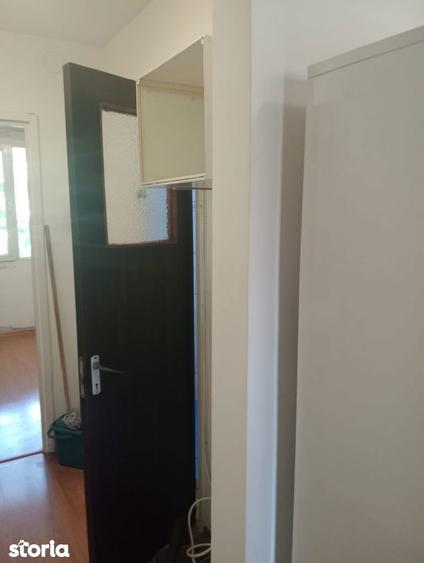 Apartament cu 3 camere decomandat, mobilat în Drumul Taberei